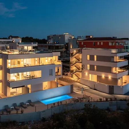 Alegria In Okrug With Heated Pool, Sea View, Jacuzzi, Wifi דירה טרוגיר