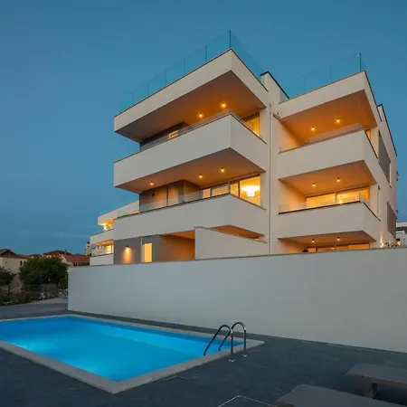 Apartment Heated Pool & Rooftop Jacuzzi Sea View Near Trogir-ciovo Trogir