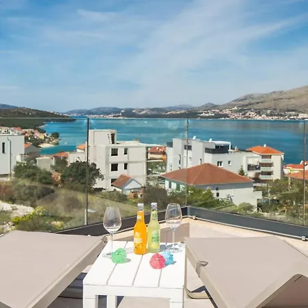 Apartment Heated Pool & Rooftop Jacuzzi Sea View Near Trogir-ciovo *