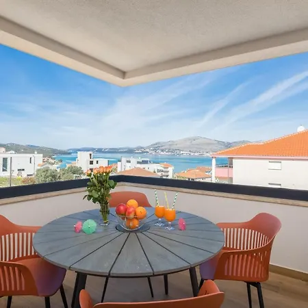 Apartment Alegria In Okrug With Heated Pool, Sea View, Jacuzzi, Wifi
