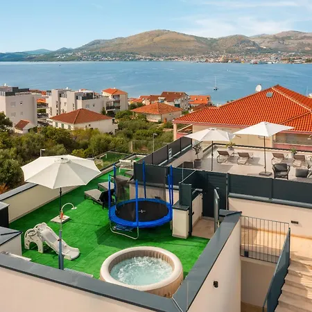 Heated Pool & Rooftop Jacuzzi Sea View Near Trogir-ciovo Apartment Trogir