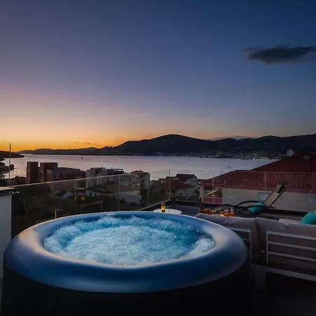 Apartment Heated Pool & Rooftop Jacuzzi Sea View Near Trogir-ciovo Trogir